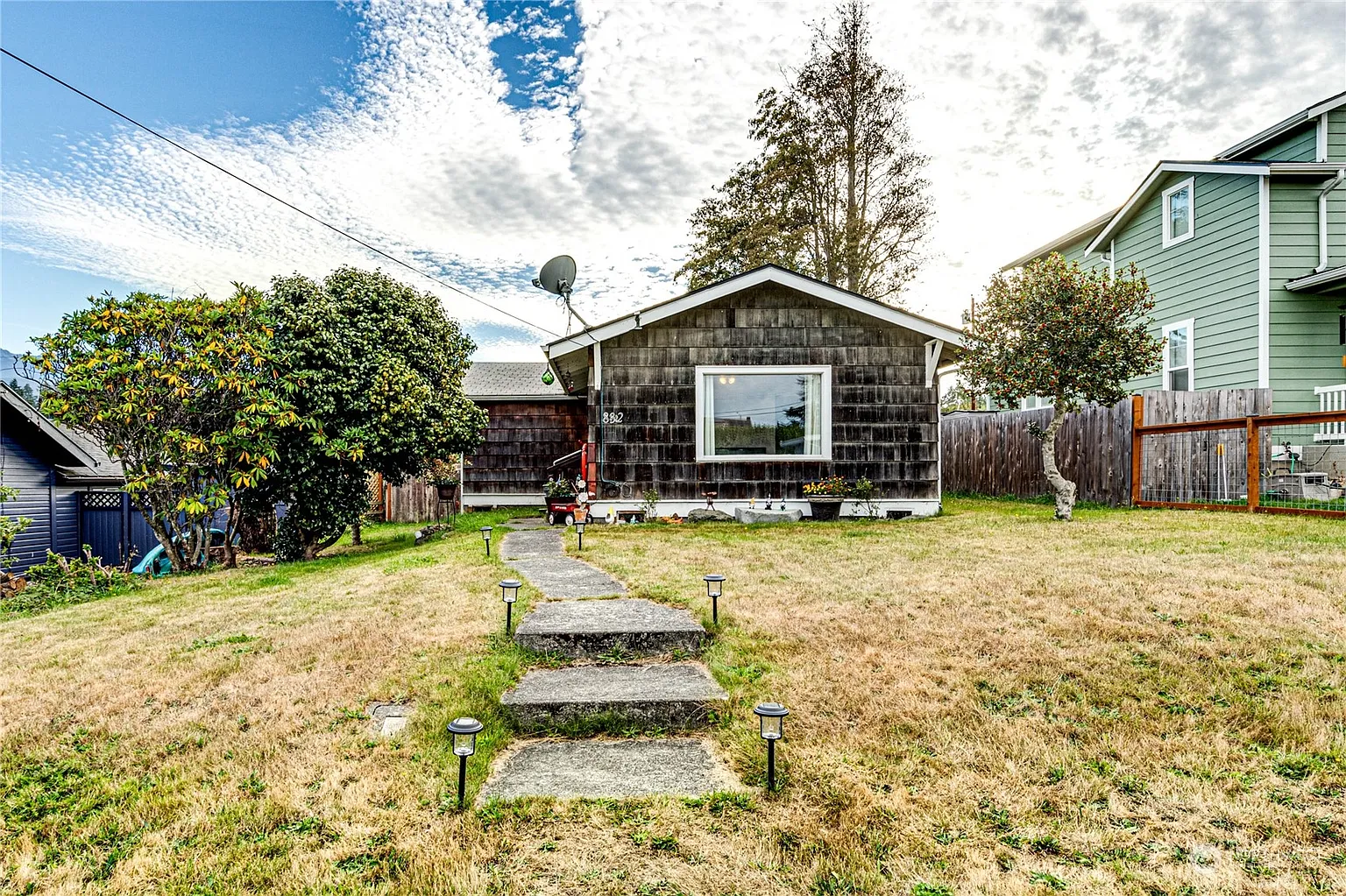 832 W Ninth Street photo 1