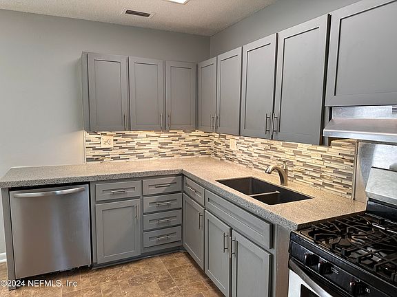5th image of 13328 GILLESPIE Avenue