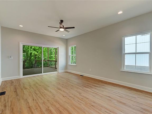 5th image of 3504 Hartford St