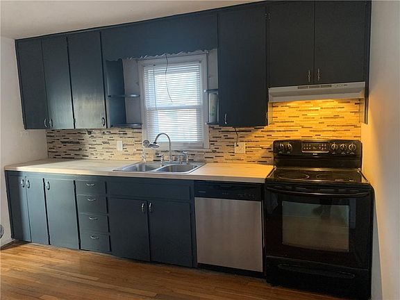 5th image of 530 Zoe Ave