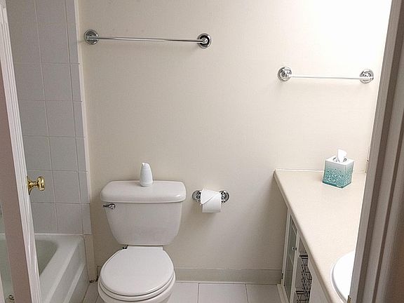 4th image of 2810 Mitchell Dr APT 2