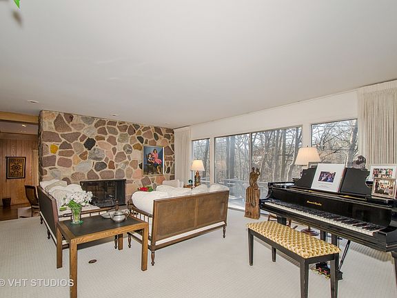 3rd image of 966 Wildwood Ln