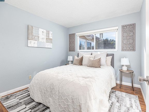 3rd image of 2915 Daisy Ct