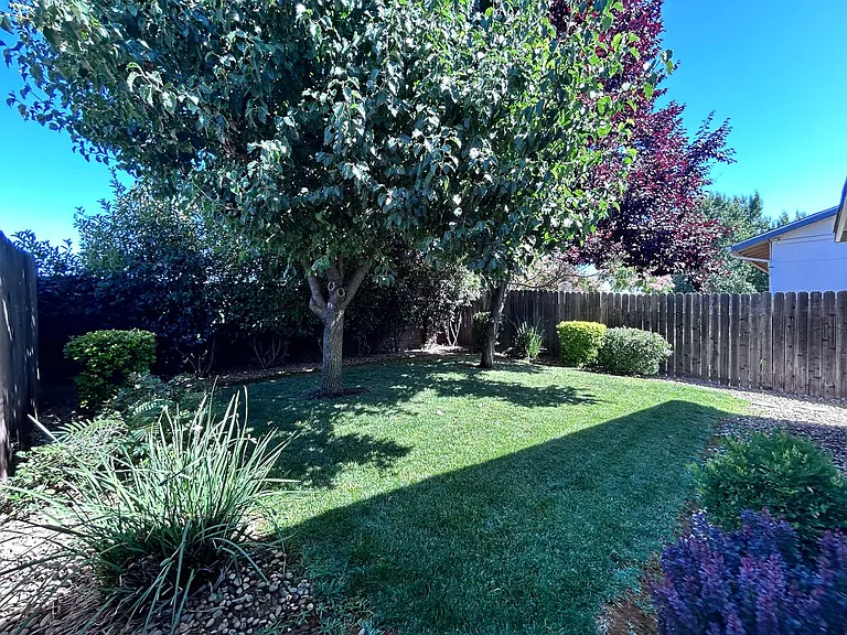 3148-3150 Laurelhurst Dr — Photo 15