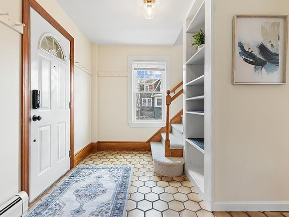 4th image of 142 Savin St