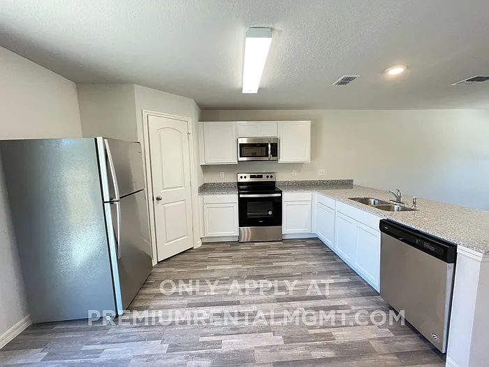 4 bed, 3.0 bath, 1836 sqft, $1,795 — Photo 2