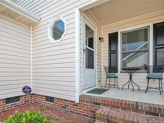 4th image of 807 Eastchester Pl