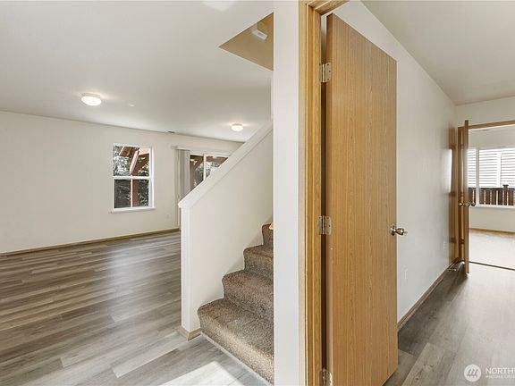 4th image of 10101 195th Avenue E