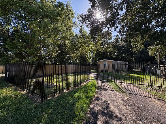 2nd image of 216 Bayou Rd