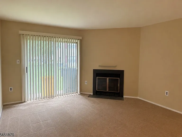 109 Applegate Ln — Photo 3