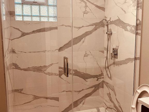 5th image of 2631 W Walton St #2
