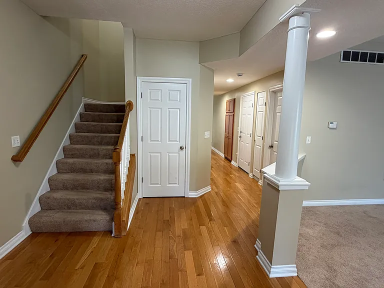 2122 Clinton St — Photo 3
