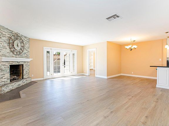 3rd image of 10207 Collett Ave
