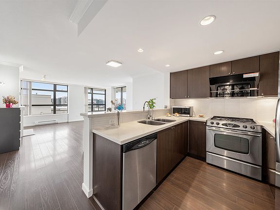 4th image of 8160 Lansdowne Rd #1106