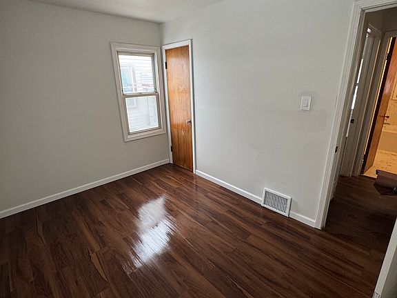 3rd image of 29080 Michigan St