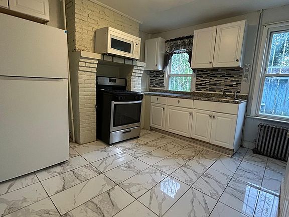 3rd image of 52 Kent St APT 1A