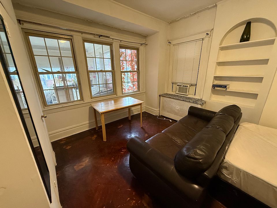 1st image of 164 Jewett Ave #1