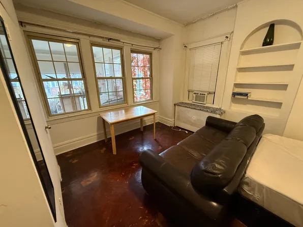 164 Jewett Avenue image 2 of 10