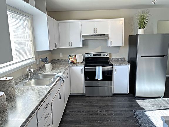 4th image of 1402 E 14th St #3B-1BA-1020SQFT