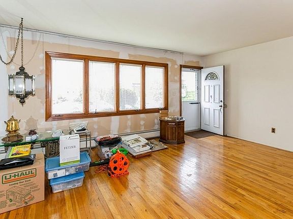 4th image of 2331 E 73rd St