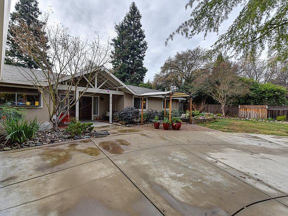 5th image of 8540 Elm Ave