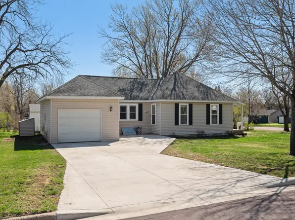 721 Skaro Ave, Saint Peter, MN 56082