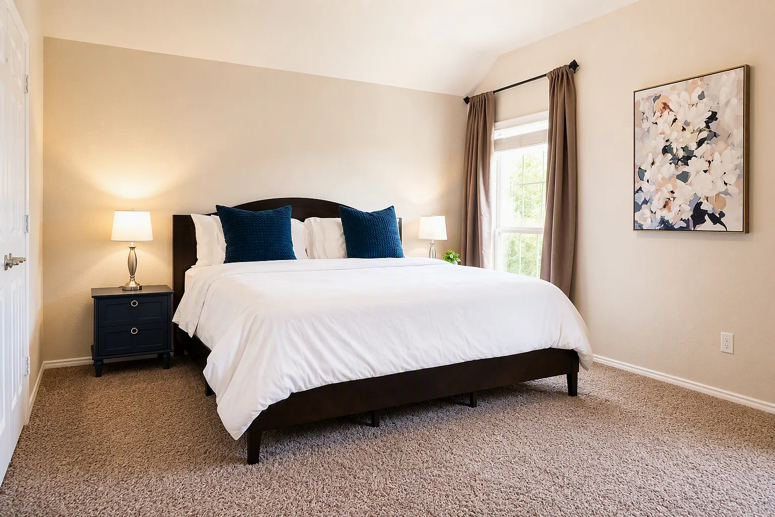 3 bed, 1415 sqft, $4,000 — Photo 3