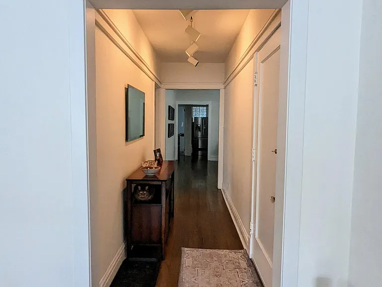 1458 W Belle Plaine Ave — Photo 7