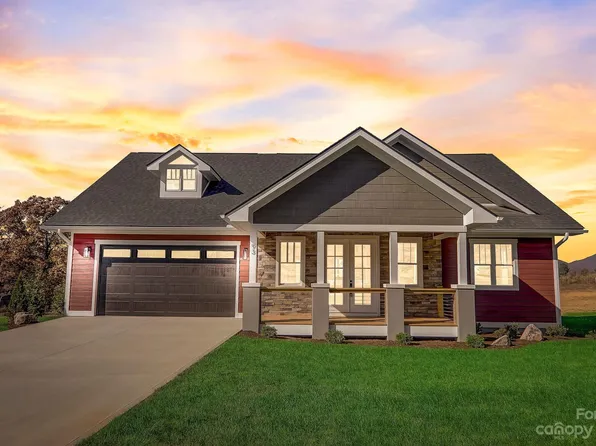 93 Maple Knoll Dr, Hendersonville, NC 28792