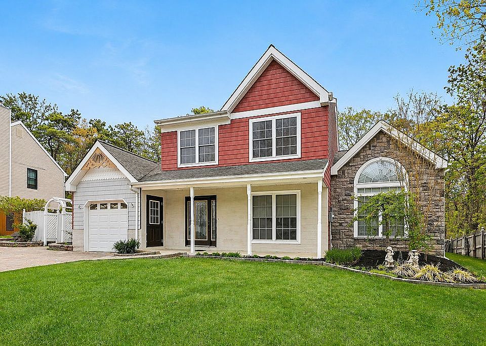 1st image of 104 Spruce Cir N