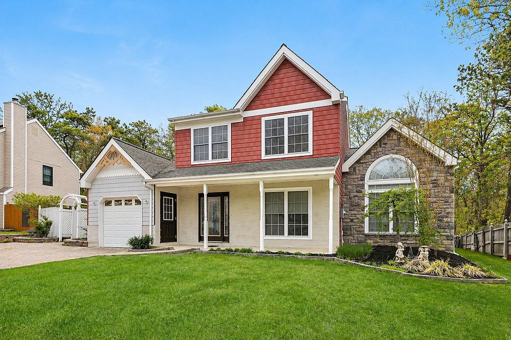 104 Spruce Cir N - Property Image