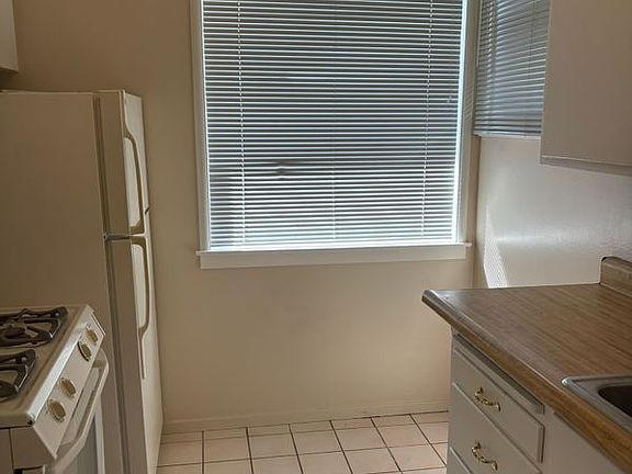 5th image of 2120 Williams St #2122
