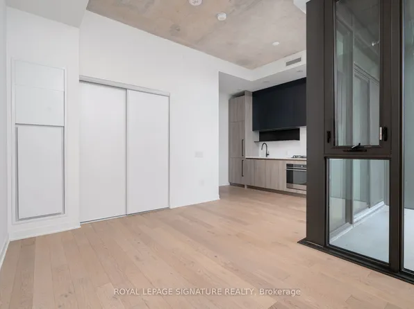 2625 Dundas St W #803, Toronto, ON M6P 0C5