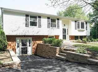 121 Fairview Dr, Carlisle, PA 17013