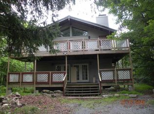 1096 Clover Rd, Long Pond, PA 18334