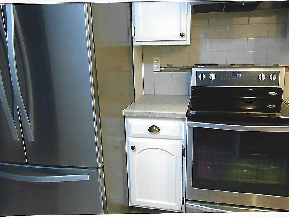 Kitchen, all new appliances, sink, garbage disposal, faucets