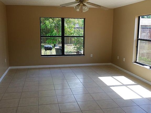 4th image of 404 Spike Ct