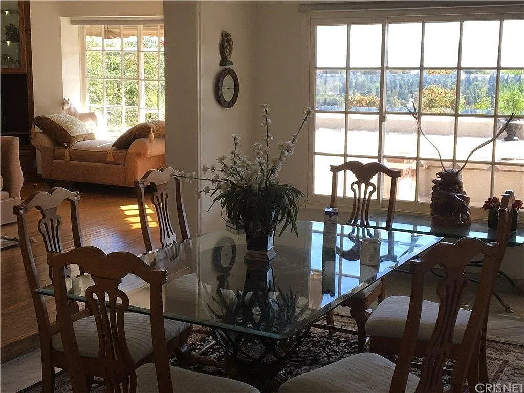 4 bed, 2.5 bath, 3141 sqft, $6,250 — Photo 4
