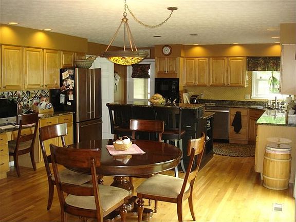 2nd image of 3344 Surrey Ln