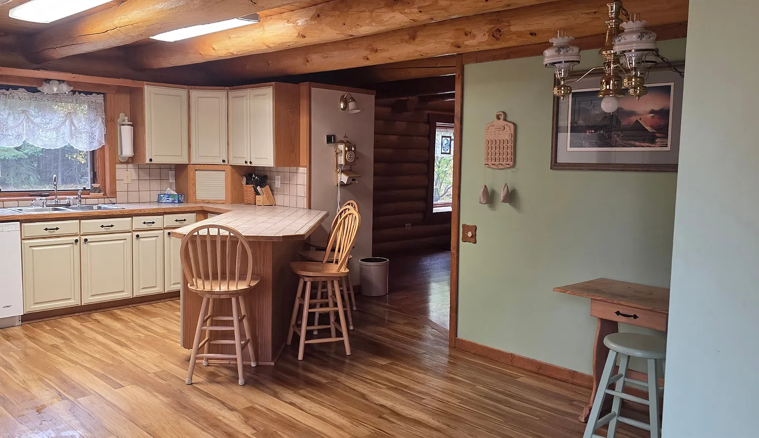 Charming 3-Bedroom Log Home with Huge Yard Fully Furnished, Internet Included! — Photo 2