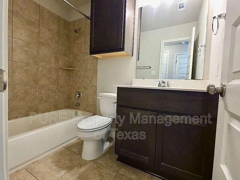 1721 Fountain Bridge Dr — Photo 16