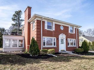 3261 N Knoll Ter, Wauwatosa, WI 53222
