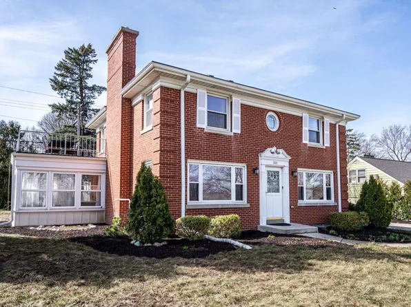 3261 North Knoll TERRACE, Wauwatosa, WI 53222