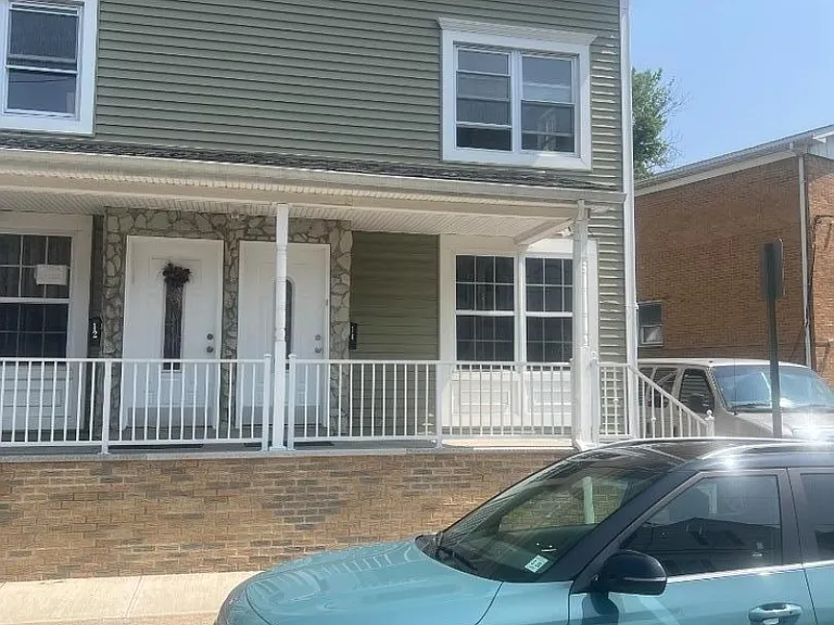 14 Boyle Pl #2 — Photo 1