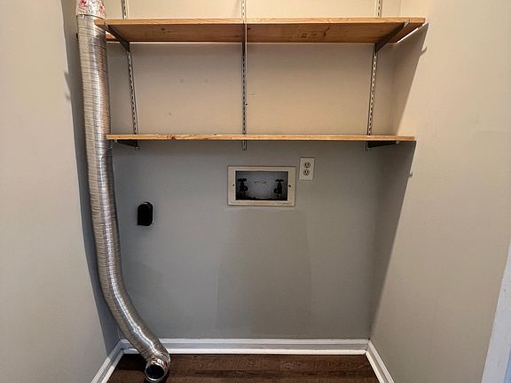 5th image of 210 Henderson St #B