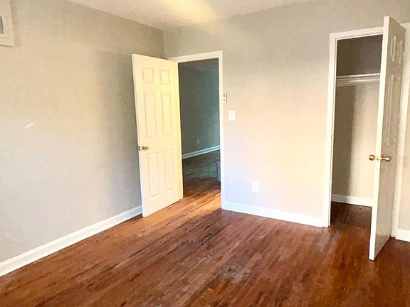 4th image of 400 Chaplin St SE