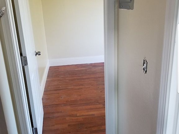 5th image of 1369 Reeve St #4