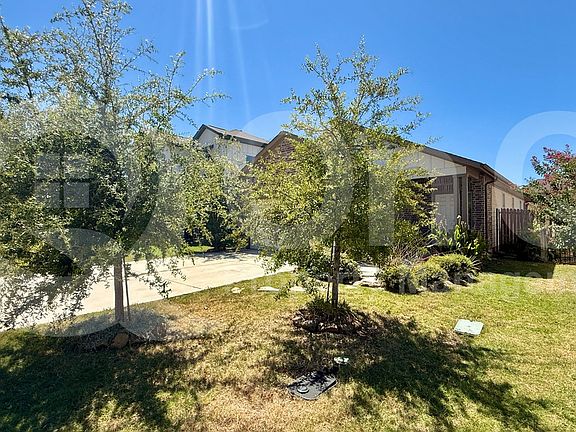 2nd image of 136 Nogalito Way