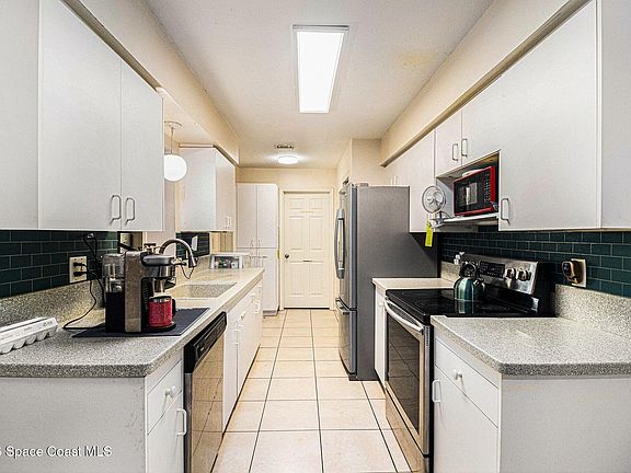 5th image of 955 Bayberry Ln