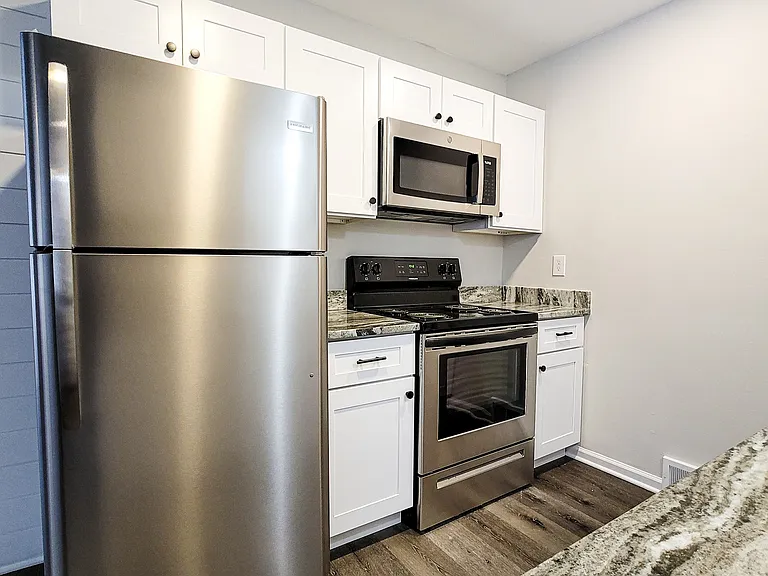 590 E Lewiston Ave — Photo 2